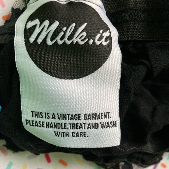 NEW Vintage Lace Flutter Sleeve Crop Top - Picture 3 of 6